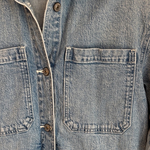 Abercrombie & Fitch Women’s Denim oversized Blue Shacket Jacket small NWOT - Picture 4 of 9